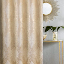 Κλασσικές κουρτίνες υπνοδωματίου σε σατέν ύφασμα με elegant αισθητική