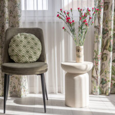 Ύφασμα διακόσμησης με ρετρό λουλουδάτο σχέδιο.