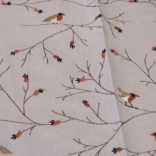 Κομψό ύφασμα με καλαίσθητο κέντημα λουλουδιών.