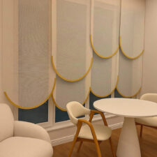 πάνελ με καμπύλοσχέδιο και διάτρητο ύφασμα