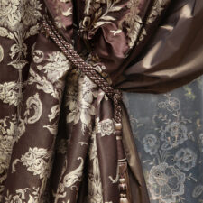 Κλασική κουρτίνα με παραδοσιακή κομψότητα