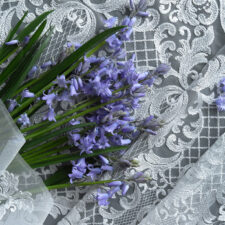 Δαντέλα πολυτελείας με ρομαντικό σχέδιο