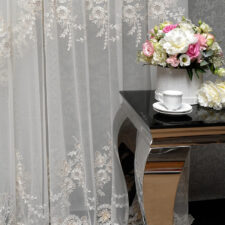 Πολυτελής ρομαντική δαντέλα παραθύρου