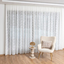 λευκη φλοραλ κουρτινα