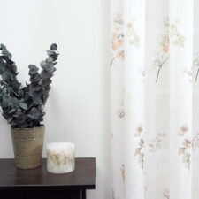 Λεπτή κουρτινα με λουλουδια